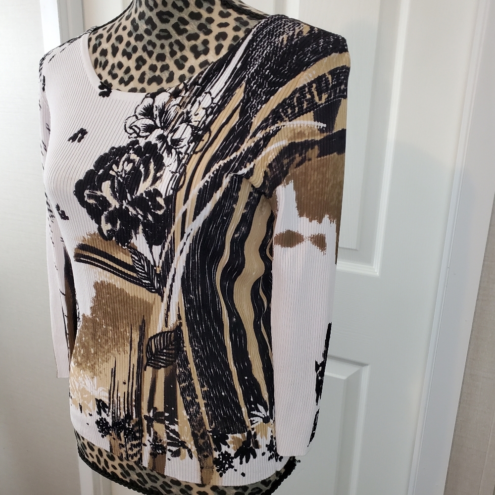 Alison Sheri Floral Top - Picture 3 of 9
